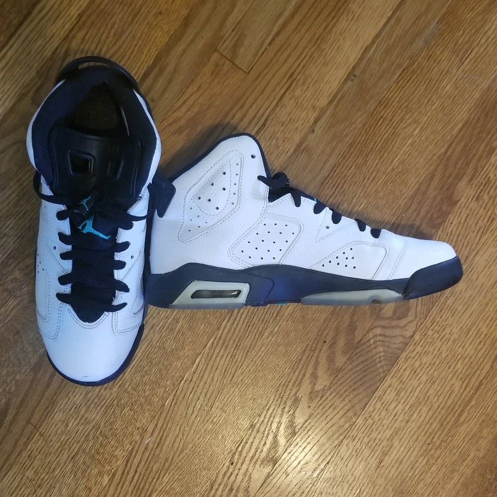 Jordan Retro 6 (Youth 6-1/2)